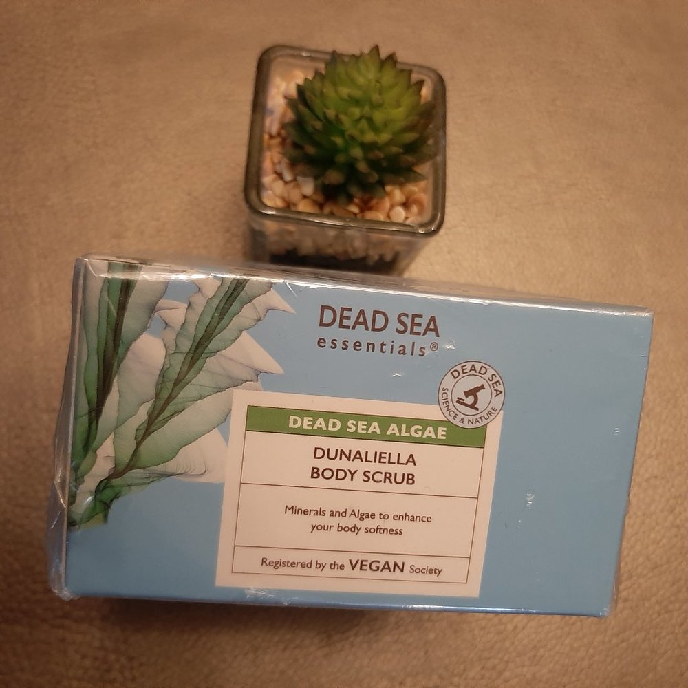 NWT Dead Sea Essentials Dead Sea Algae Dunaliella Body Scrub